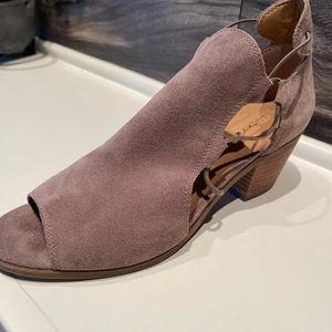 Lucky berrette lp cut out suede ankle booties 8